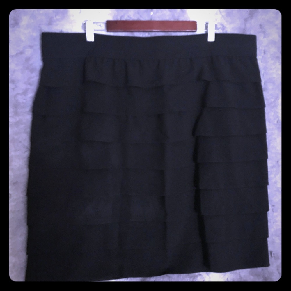 NWOT ALFANI 20W TIERED SKIRT